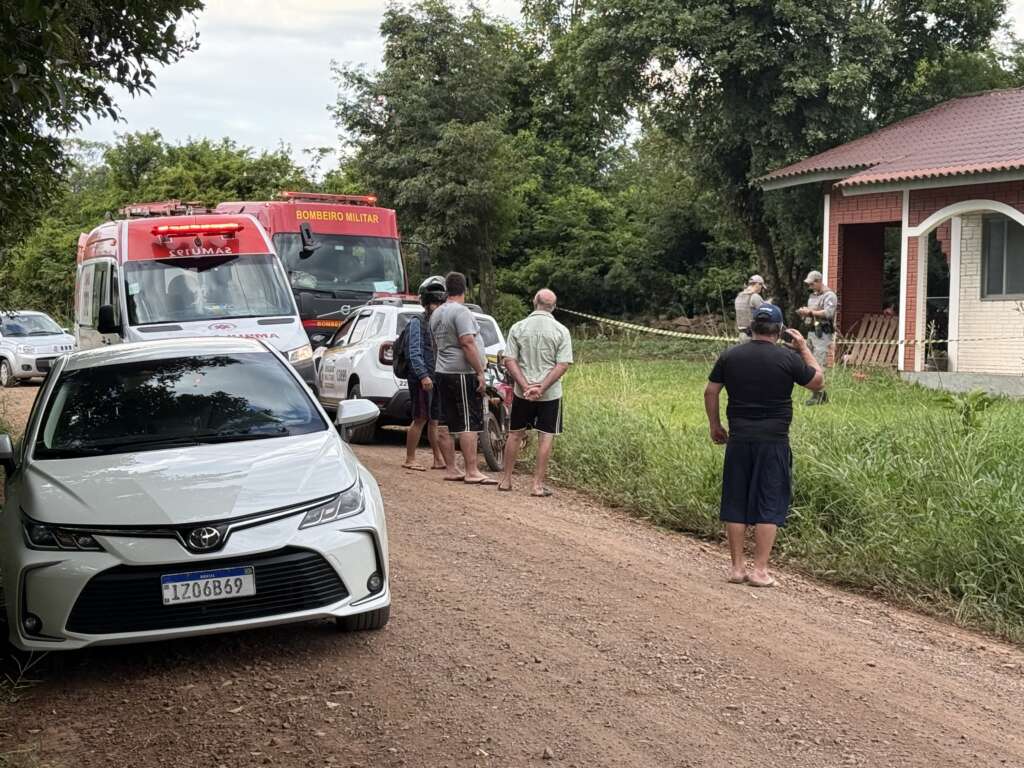 Noite de conflito familiar termina em duas mortes e homem ferido